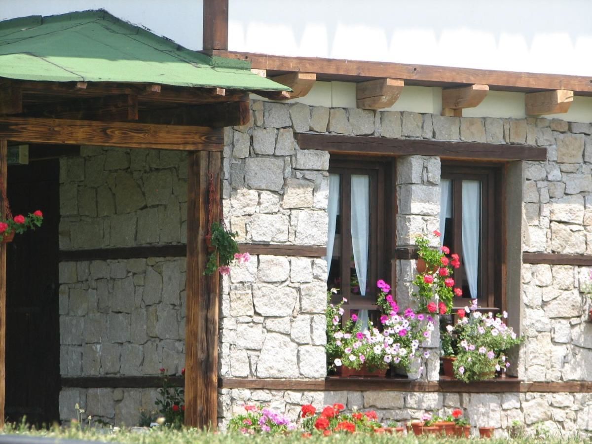 Отель Family Hotel Kalifer Калофер-29